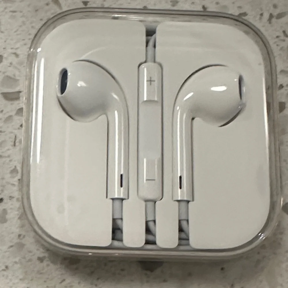 Apple White Earbud Headphones